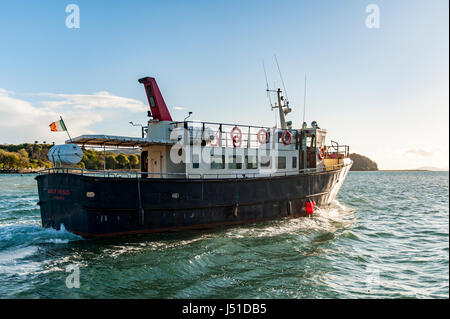 Maid of the Isles ferry naviguant de Bantry, West Cork, Irlande en direction de Whiddy Island avec copie espace. Banque D'Images