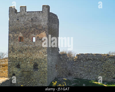 La Tour et le mur de la forteresse génoise dans Feodosia Banque D'Images