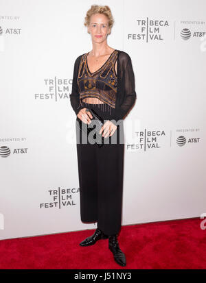 NEW YORK, NY - 26 avril 2017 : Janet McTeer assiste à 'l'exception' projection pendant le Festival du film de Tribeca 2017 Tribeca CCMB au CIP Banque D'Images