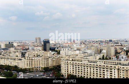 Vues de Bucarest vu depuis le toit de l'édifice du parlement roumain. Banque D'Images