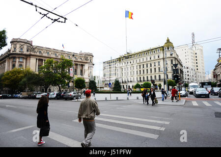 Le Palais de la National Military Circle et la fontaine Sarindar dans Bucarest, Roumanie. Banque D'Images