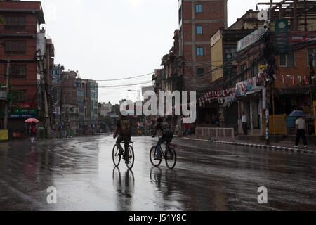 Pulchowk Road libres de toute circulation le 14 mai 2017, le jour de la première des élections locales en vingt ans ou Patan Népal Katmandou, Lalitpur Banque D'Images