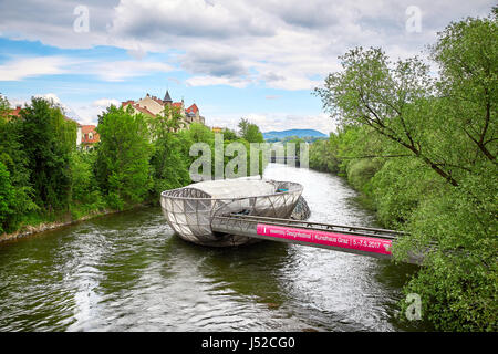 Graz, Autriche - Mai 7, 2017 : le pont Murinsel Graz en vieille ville Banque D'Images