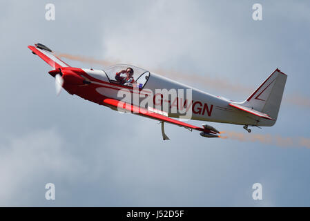 Fournier RF4D appartenant à Bob Grimstead piloté par Lauren Richardson au Abingdon Air & Country Show de l'ancienne RAF Abingdon Banque D'Images