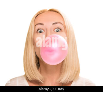 Belle fille gonfle un ballon de bubble gum Banque D'Images