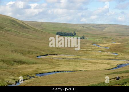 Elan River serpentant à travers le col d'Aberystwyth dans l'Elan valley, Bois-guillaume, Powys, Pays de Galles, Royaume-Uni, septembre 2016. Banque D'Images