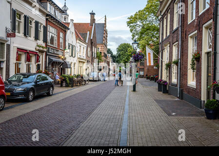 Naarden, Pays-Bas - 5 août 2016 : rue pittoresque à Naarden naarden. centre-ville a été développé dans une ville de garnison fortifiée avec un textile Banque D'Images