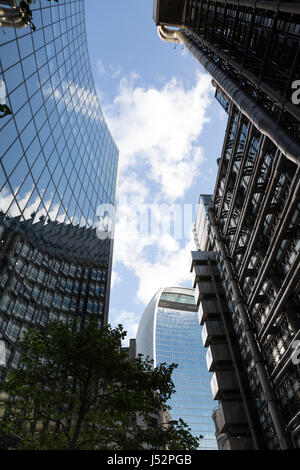 Voir regardant les immeubles de bureaux modernes à Lime Street dans la ville de Londres. Banque D'Images