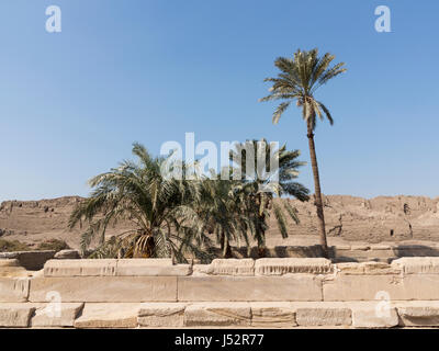 Lac sacré dans la cour extérieure au Temple, près de Qena Bague romaine t52, l'Égypte Banque D'Images