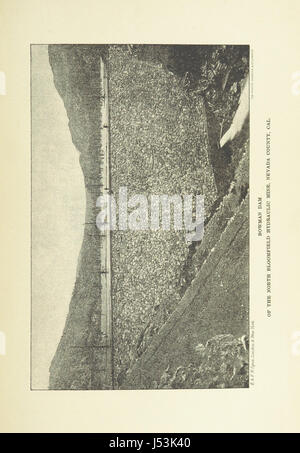 Ce traité sur l'extraction de l'or fournit un regard approfondi sur le processus d'extraction de l'or à partir de diverses sources telles que les graviers aurifères, les roches et les minerais. Il couvre les techniques minières, l'équipement et la science derrière les méthodes de récupération de l'or, accompagné d'illustrations détaillées. Banque D'Images