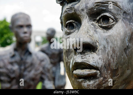 Little Rock Arkansas,Little Rock Nine,Central High School,sculpture de la taille de la vie,crise de déségrégation de 1957,Histoire des Noirs,Patrimoine africain,étudiant Banque D'Images