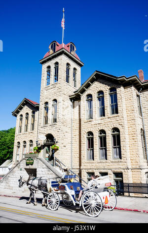Eureka Springs Arkansas, Ozark Mountains, Carroll County Courthouse, construit en 1908, pierre, architecture calèche tiré, bâtiment municipal, AR080610077 Banque D'Images