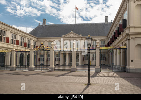 Façade du Palais de Noordeinde, le centre de La Haye (Den Haag), Hollande méridionale, Pays-Bas. Depuis 2013, un groupe de travail 'palace' pour le Roi Willem-Alexander. Banque D'Images