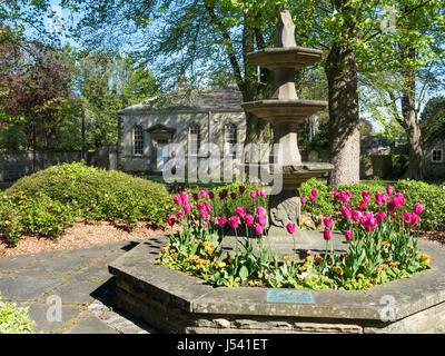 Jubilé de la reine Elizabeth II et la fontaine Courthouse Museum à Ripon North Yorkshire Angleterre Banque D'Images