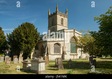 Après-midi de printemps à St Edward's Church in Stow-on-the-Wold, les Cotswolds, Gloucestershire. Banque D'Images