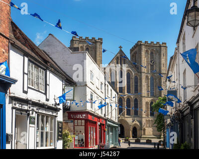 Afficher le long de Kirkgate la cathédrale en Angleterre Nord Yorkshire Ripon Banque D'Images