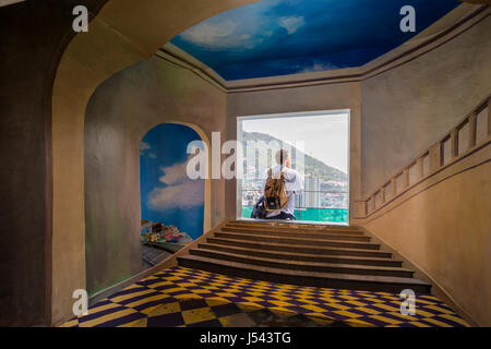 Peinture sur un mur en Gamcheon, Busan Gwangyeoksi Culture Village, Corée du Sud Banque D'Images