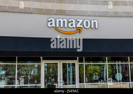 Cincinnati - Circa Mai 2017 : Amazon Store dans le U Square. Amazon@Cincinnati est Amazon's premier Cincinnati brique et mortier store VII Banque D'Images