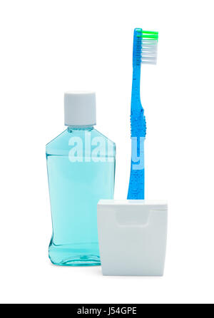 Brosse à dents avec rince-bouche et du fil dentaire isolé sur fond blanc. Banque D'Images