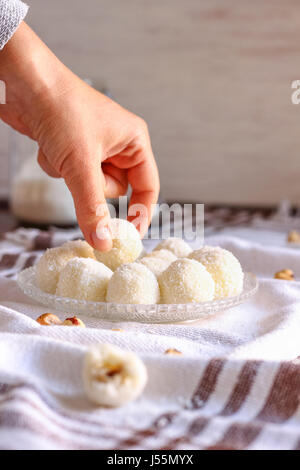 Boules de coco fait maison Banque D'Images