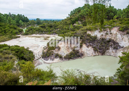 Wai-O-Tapu Thermal Wonderland qui est situé dans la région de Rotorua, Nouvelle-Zélande. Banque D'Images