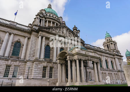 Vue extérieure du célèbre hôtel de ville de Belfast, Irlande du Nord Banque D'Images