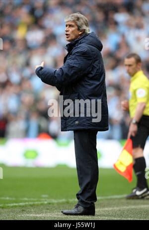 MANUEL PELLEGRINI Manchester City FC Manchester City FC MANAGER MANAGER ETIHAD STADIUM MANCHESTER EN ANGLETERRE 11 Mai 2014 Banque D'Images
