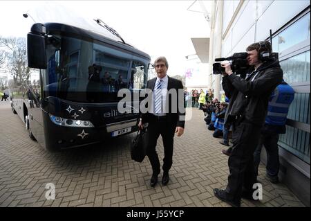 MANUEL PELLEGRINI ARRIVE À K V Hull City FC MANCHESTER CITY Stade KC HULL ANGLETERRE 15 Mars 2014 Banque D'Images