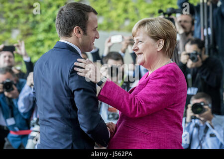 Berlin, Allemagne. 15 mai, 2017. Le président français récemment élu, Emmanuel Macron (en marche) rencontre avec la chancelière allemande Angela Merkel (CDU) à Berlin, Allemagne, 15 mai 2017. Photo : Michael Kappeler/dpa/Alamy Live News Banque D'Images