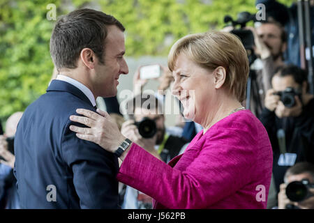 Berlin, Allemagne. 15 mai, 2017. Le président français récemment élu, Emmanuel Macron (en marche) rencontre avec la chancelière allemande Angela Merkel (CDU) à Berlin, Allemagne, 15 mai 2017. Photo : Michael Kappeler/dpa/Alamy Live News Banque D'Images