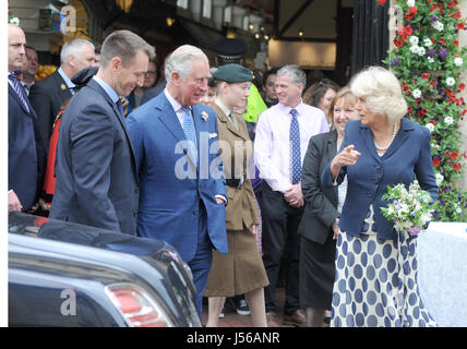 Oxford, UK. 16 mai, 2017. Le Prince Charles et la duchesse de Cornouailles quitter Oxford marché couvert. Par : Denis Pic Crédit Kennedy/Alamy Live News Banque D'Images