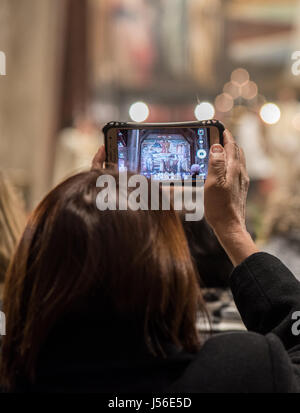 Messe de Noël à la basilique de l'Annonciation de Nazareth, Israël Banque D'Images