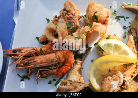 Plateau de fruits de mer photographié à Paphos, Chypre Banque D'Images