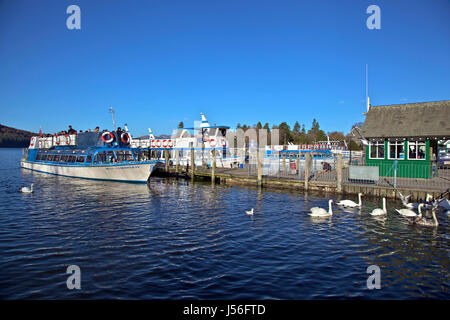 Le lac Windermere Bowness pier. Banque D'Images