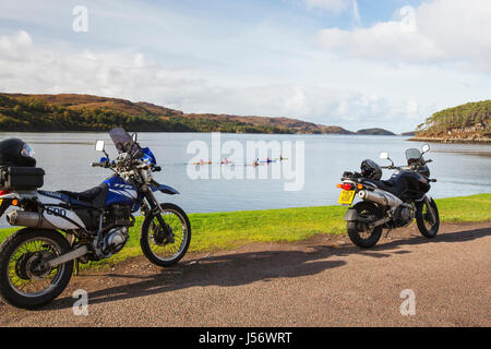 Kayak de mer sur le Loch Shieldaig, Ecosse, Royaume-Uni. Banque D'Images