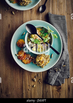 Choux de Bruxelles à l'orange curry quinoa Banque D'Images