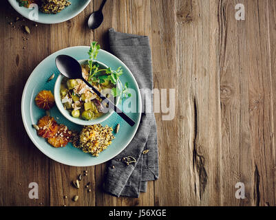 Choux de Bruxelles à l'orange curry quinoa Banque D'Images