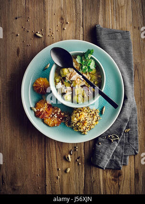 Choux de Bruxelles à l'orange curry quinoa Banque D'Images