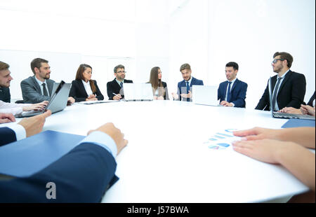 Les gens d'affaires à l'écoute de présentation au séminaire Banque D'Images