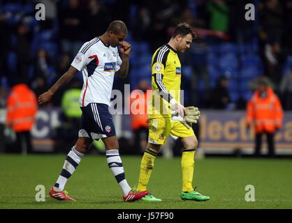 Découragée ZAT KNIGHT & ANDREW L BOLTON WANDERERS V CARDIFF CIT STADE REEBOK BOLTON ANGLETERRE 25 Janvier 2014 Banque D'Images