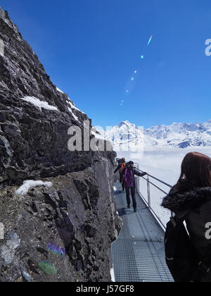 La station suisse Birg frisson à pied sur le Schilthorn Piz Gloria ci-dessous à 2 684 m sur le Schilthorn Mürren Stechelberg route du téléphérique Banque D'Images