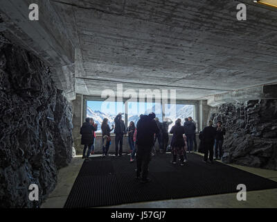 Suisse La station Eismeer sur la Jungfrau railway construit sous terre, à une hauteur de 3158m avec windows dans la face sud de l'Eiger Banque D'Images