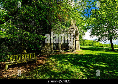 Arches de l'église d'origine à Shobdon, Herefordshire forment une folie à l'intérieur de parc qui peut se visiter. Banque D'Images