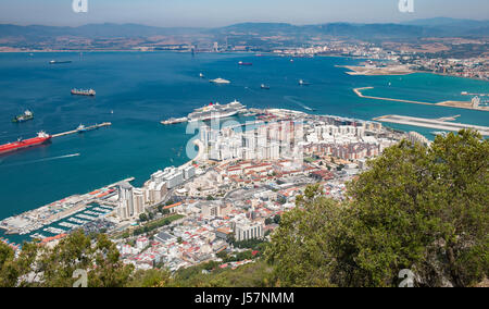 Gibraltar - le 13 juin 2014 : La Baie d'Algeciras à Gibraltar. La vue de la ville à Gibraltar Banque D'Images