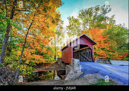 Loys Gare pont couvert au Maryland en automne Banque D'Images