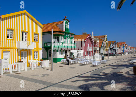 Maisons colorées( Palheiros), Costa Nova, Aveiro, Portugal, région Beiras Banque D'Images