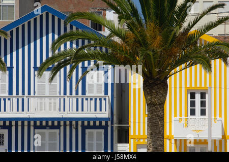 Maisons colorées( Palheiros), Costa Nova, Aveiro, Portugal, région Beiras Banque D'Images
