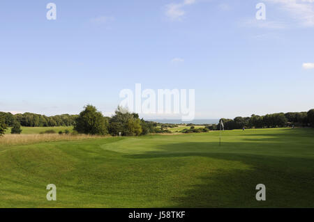 Voir retour sur le 9e Green et fairway à la Manche, le Club de Golf de North Foreland, Broadstairs, Kent, Angleterre Banque D'Images