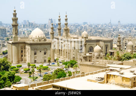 Le Mosque-Madrassa du Sultan Hassan situé près de la Citadelle de Saladin au Caire, Égypte. Banque D'Images