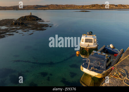 Arinagour Harbour sur le Loch Eatharna l'île de Coll Ecosse Banque D'Images